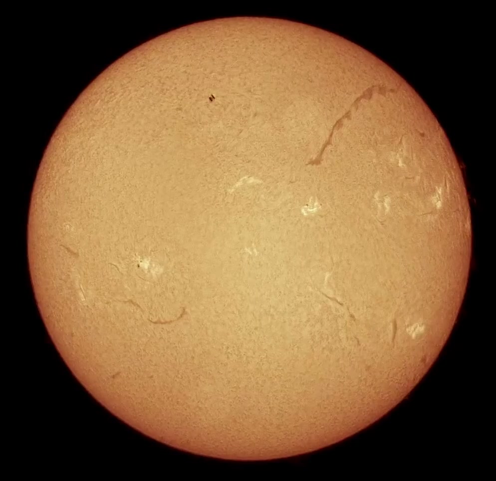 Tránsito de la ISS por el Sol (Video)